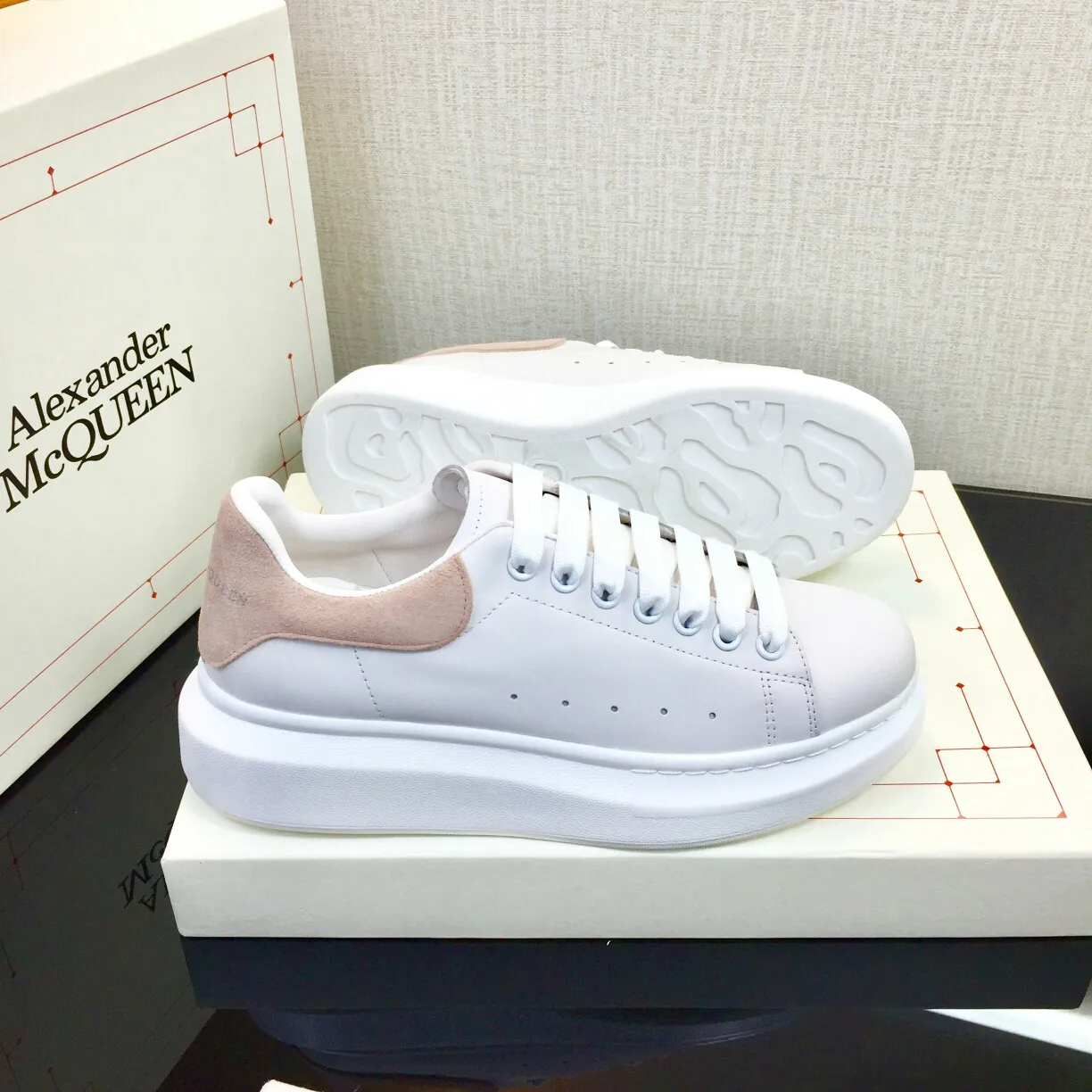 👟👟Ex-factory price 480👟👟 The latest upgraded version in 2022. The material is made of silk matte cowhide with sheepskin lining